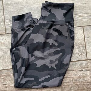 Like new - Old Navy Black and Gray Camouflage joggers